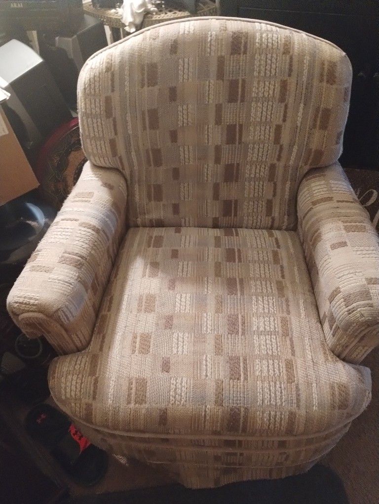 Rocking Chair Swivel And Great Condition