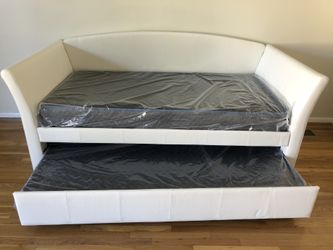 Daybed trundle with mattress