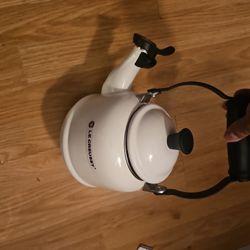 Great Con, le Crusent Tea Kettle