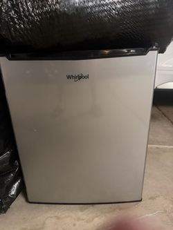 EUC dorm refrigerator
