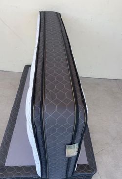Set full size double sided pillow top mattress and box spring