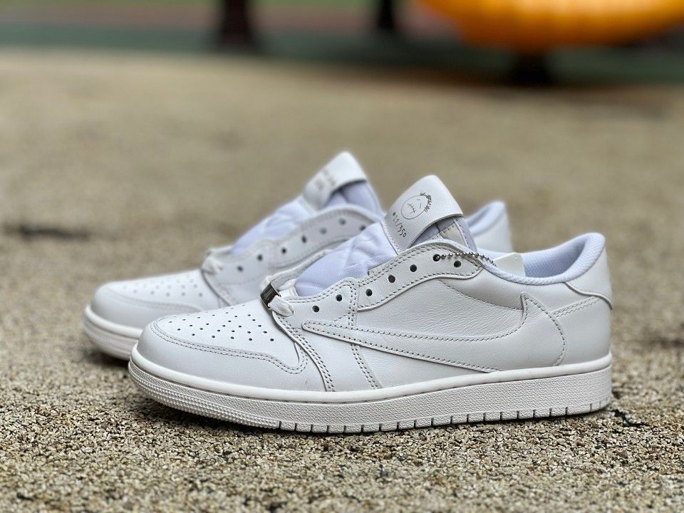 ππΊ πΊπ² π¨π§ π’π΄γππΌπ½π€π’ππ€π¬πππγ Jordan 1 travis scott