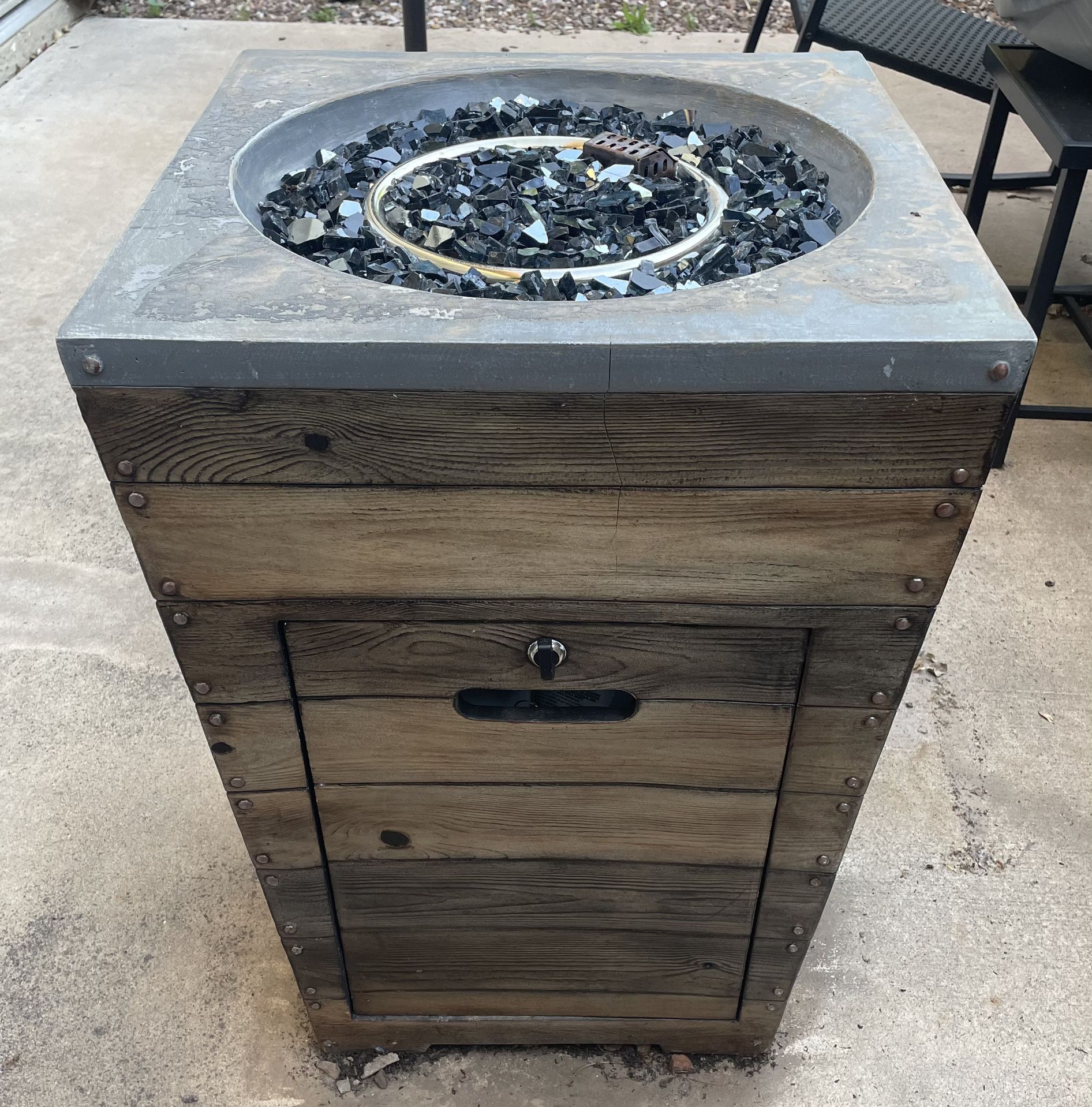 Outdoor Gas Fueled Fire Pit