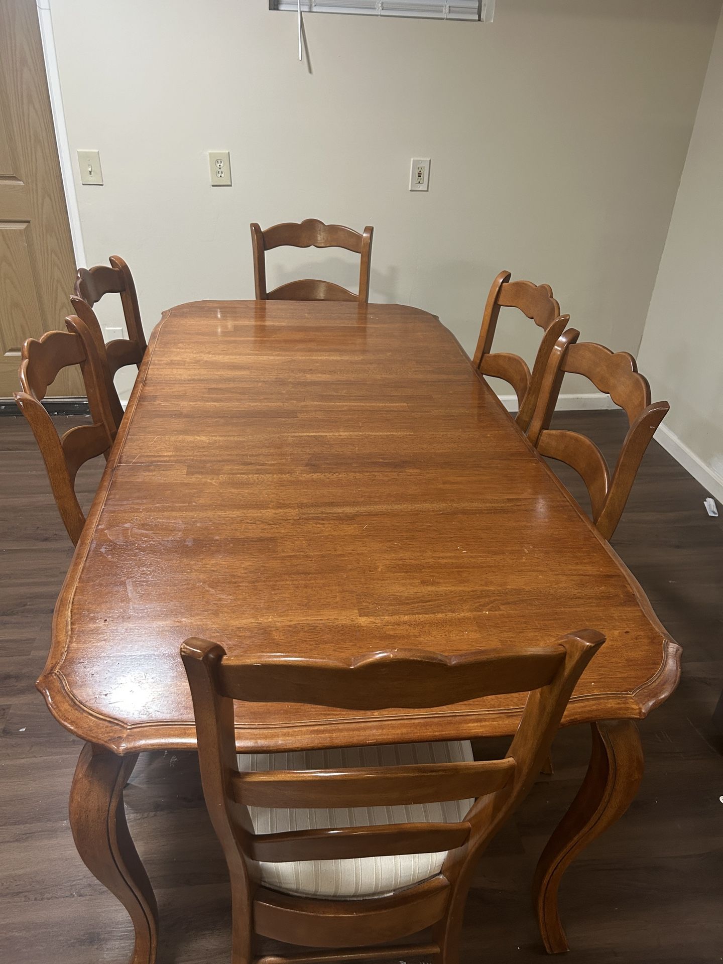 6 Person Extendable Dining Table 76X38 .  