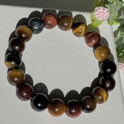 https://offerup.com/redirect/?o=MTAubW0= multi -color tiger’s eye bracelet  