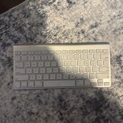 Apple Bluetooth Keyboard 
