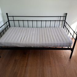 Metal Daybed With Mattress 