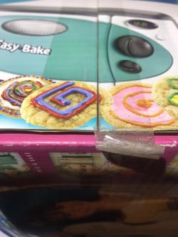 Four Small Animals Easy Bake Oven for Sale in Evansville, IN - OfferUp