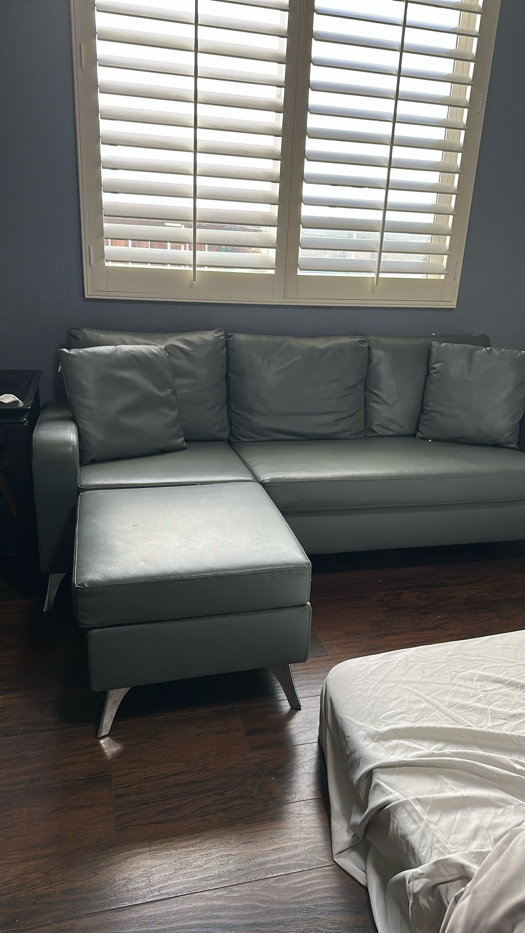 Small Apartment/condo Sofa With Side Ottoman