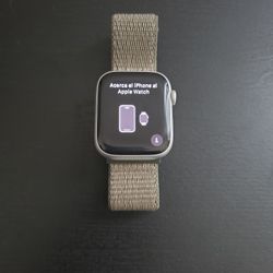 Apple Watch Series 9 45mm W/ Extra Bands