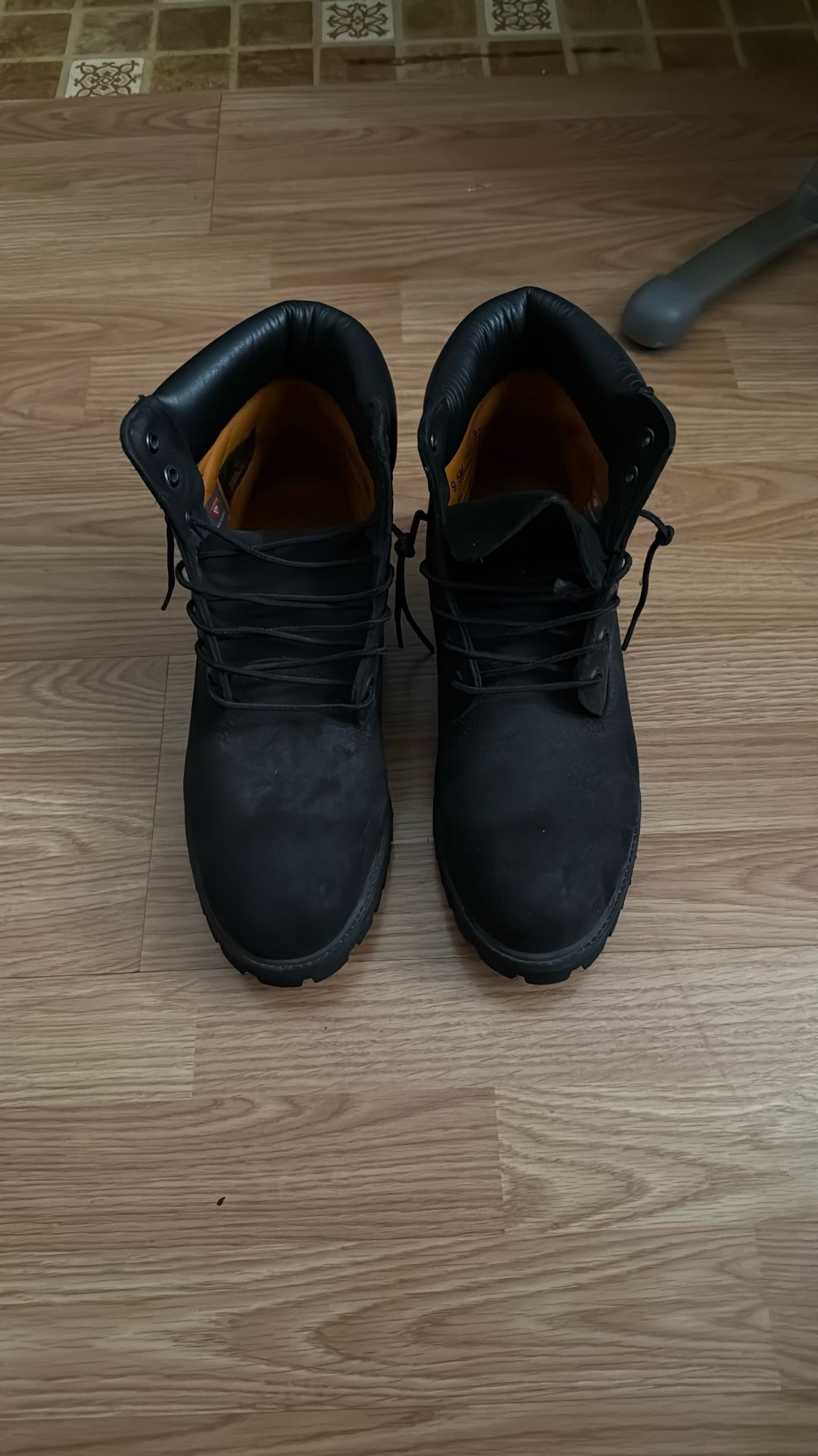 Black Timberlands Sz.9.5