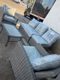 New PATIO SET WITH CUSHIONS