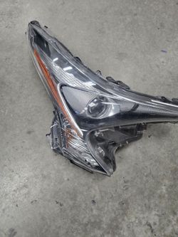 Toyota prius headlamp part