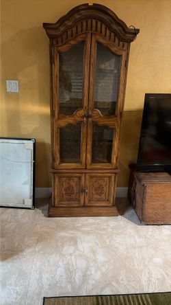Ethan Allen Country French Curio Cabinet