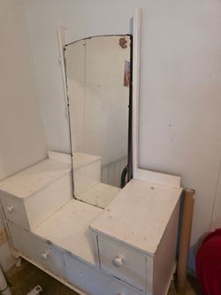 Vintage vanity dresser with mirror