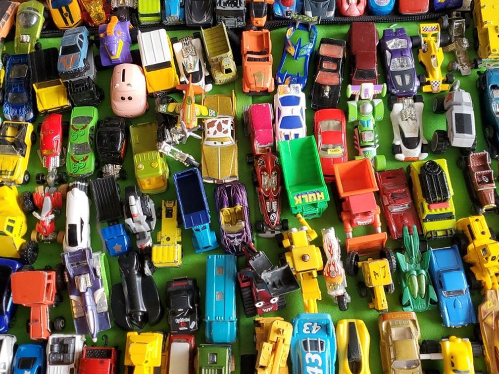 Lot Of 100 Random Diecast & Variety Of Cars All For $30 AS IS