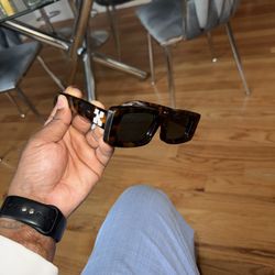 Sunglasses (off-white)