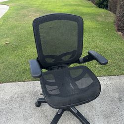 Rolling/reclining Office Chair. 