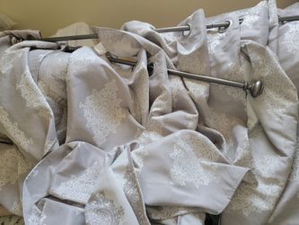 bracheng Whit Curtain