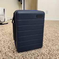 Away x United Airlines Business Class Amenity Kit