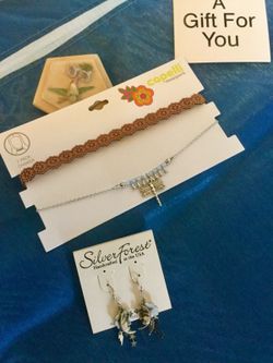 Accessorize with jewelry 🌿🦋🌿 Long earrings & 2 pk chocker -