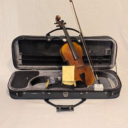 Yamaha Intermediate 4/4 Full Size Violin. Model V7G With Case, Bow, & Accessories.