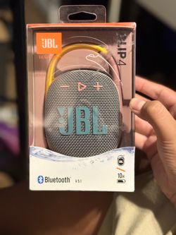 JBL Clip 4