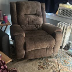 Like New Manual Recliner 