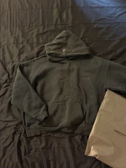 Black essential hoodie￼