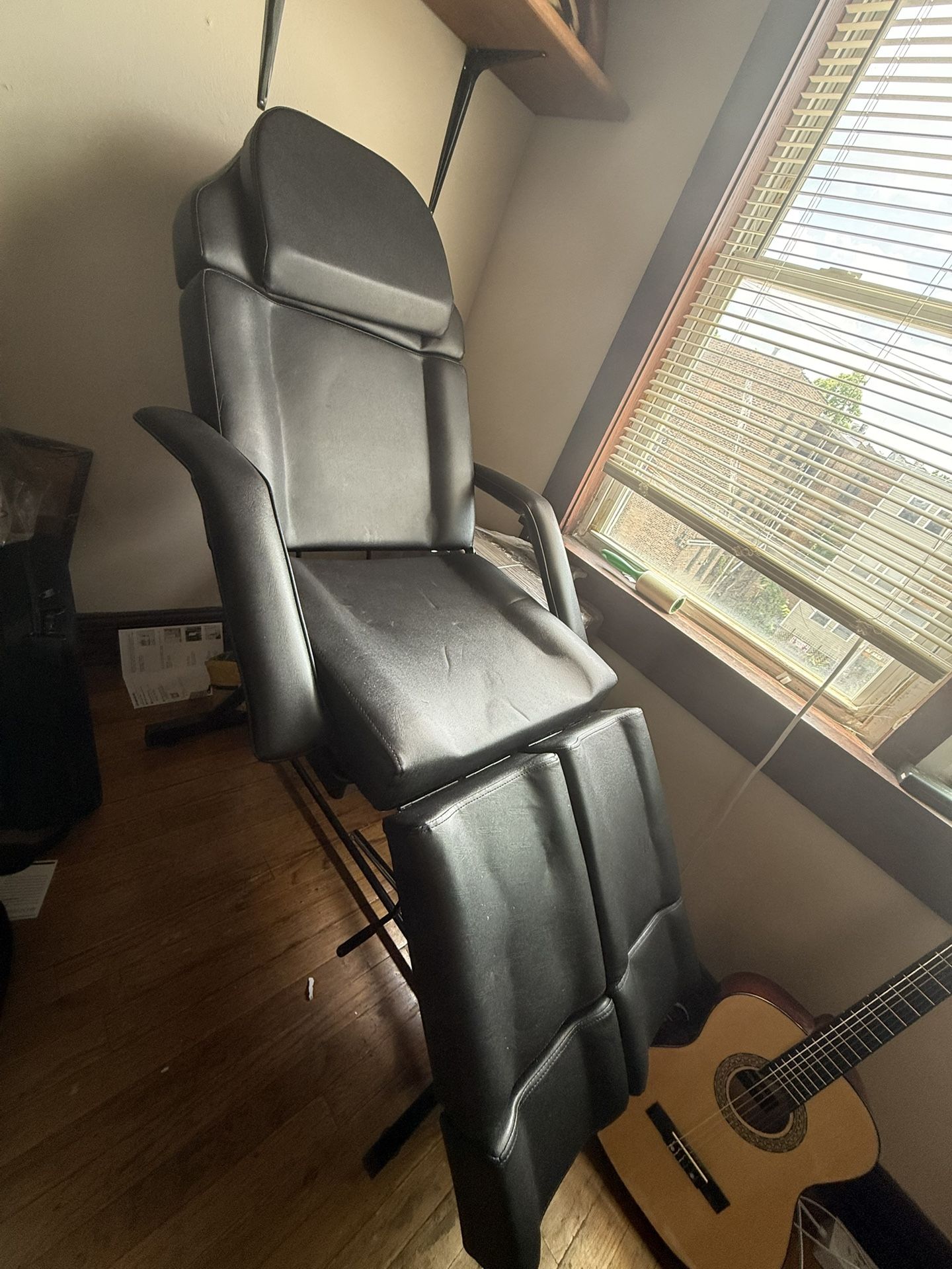 TATTOO/massage Table 