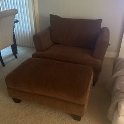 Oversized Chair w Ottoman