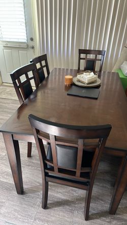 Dining table set