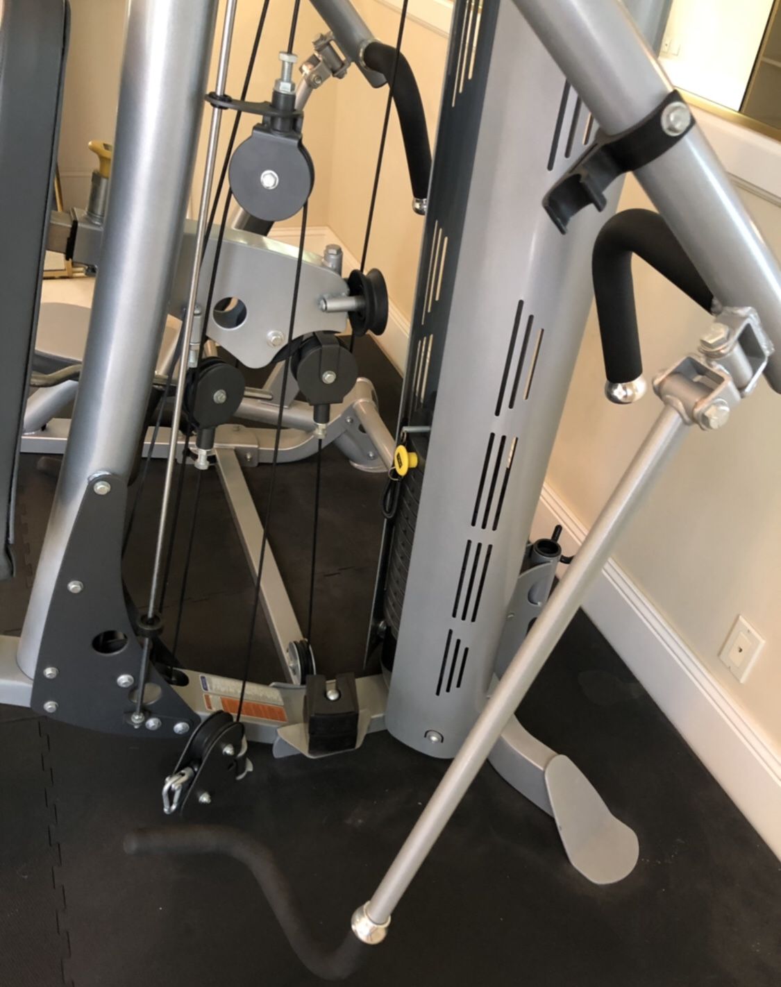Hoist V3 Select_ Commercial Home Gym Perfect Condition Like New