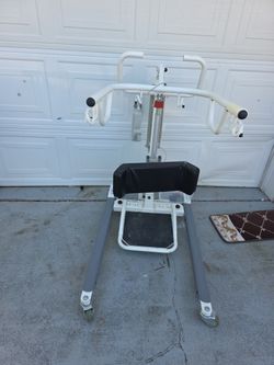 A Nice Sit And Stand Lift For Helping Clients To Stand 