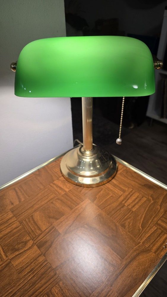 Vintage Green Glass Bankers Lamp – Classic Study Vibes – $45
