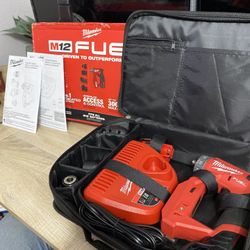Milwaukee M12 FUEL 12-Volt Lithium-Ion Brushless Cordless 4-in-1 Installation 3/8 in. Drill Driver Kit with 4-Tool Heads