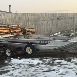 17’ Bass Tracker Boat