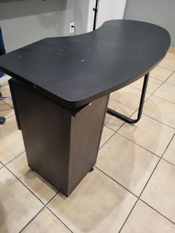 MANICURE TABLE