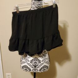 Vision Black Ruffle Skort Size Medium 
