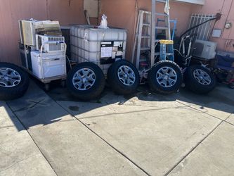 Jeep tires and wheels for sale lt 255/ 75 r 17