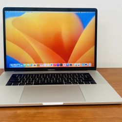 MacBook Pro 15 Inch Touch bar i7 16 GB RAM 512 GB SSD Open Box