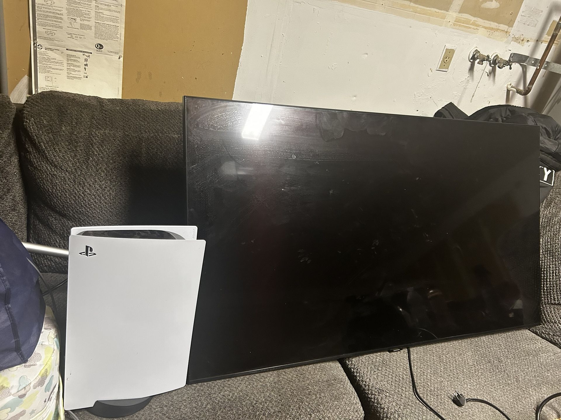 Ps5 And 55 Inch Samsung flatscreen