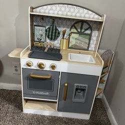 KidKraft Bake & Display Play Kitchen