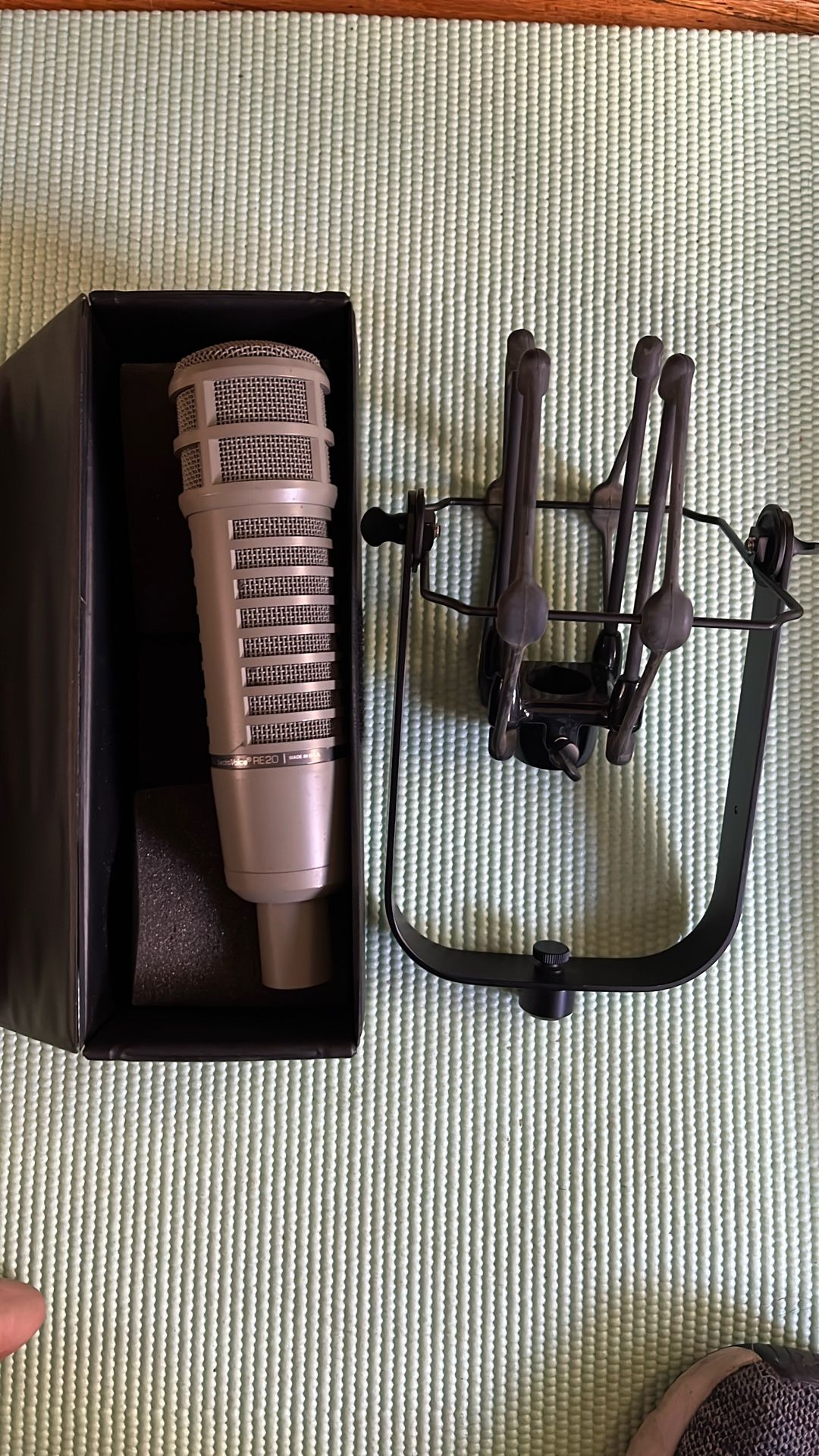 Electro Voice Re20 Microphone W Schockmount