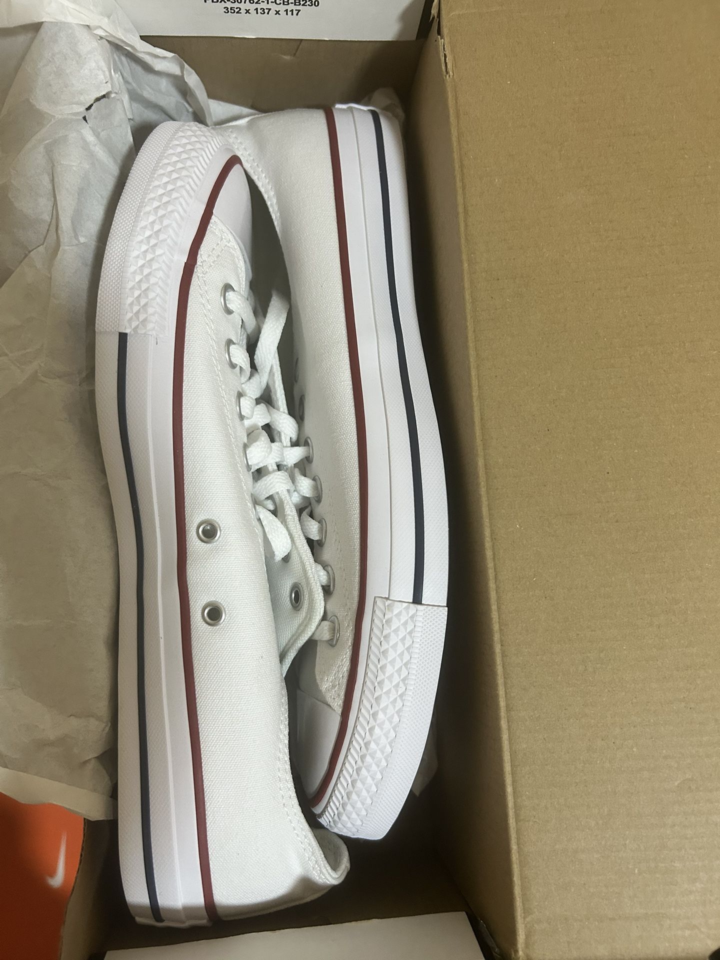 Converse Chuck Taylor All Star Low – Optical White – Men’s 11 / Women’s 13 – Brand New w/ Box