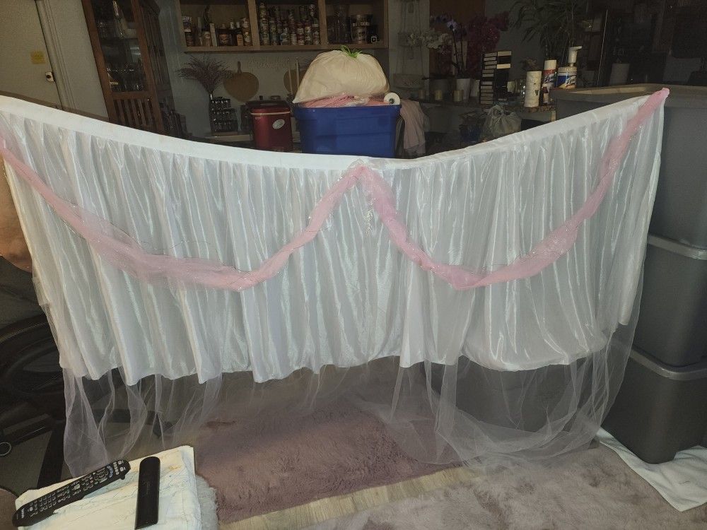 Beautiful White And Pink Table Skirt W Lights $15
