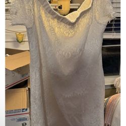 City Chic Lace Off Shoulder XS/14 Dress in White like new smoke free