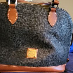 Dooney & BOURKE