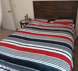 Rooms to Go Queen Bed with Mattress – Like New, Brown - Acworth, GA