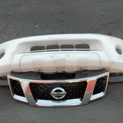 2005-2007 Nissan Pathfinder Complete Front Bumper With All The Accessories OEM 